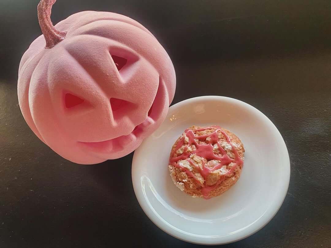 strawberry crinkle cookie